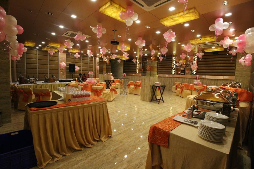 Hotel Golden Grand Delhi  Exterior foto