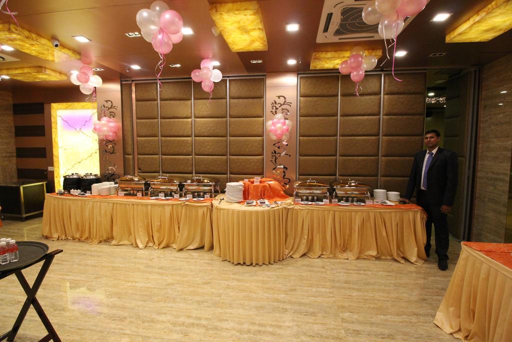 Hotel Golden Grand Delhi  Exterior foto